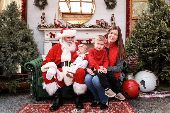 Santa - Burge Henderson 2025-43