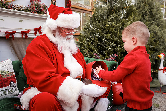 Santa - Burge Henderson 2025-54