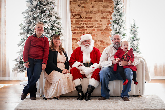 Fales Santa 2024-04